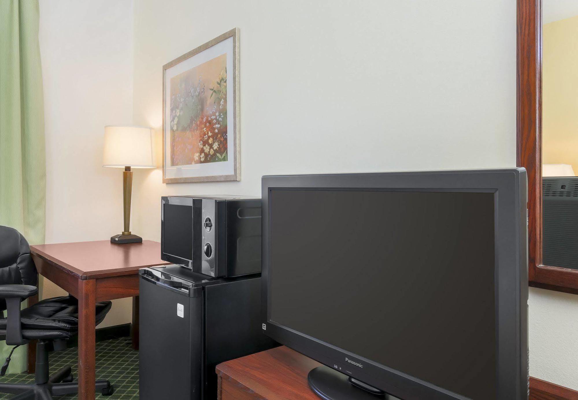 Wingate By Wyndham Uniontown Hotel Buitenkant foto